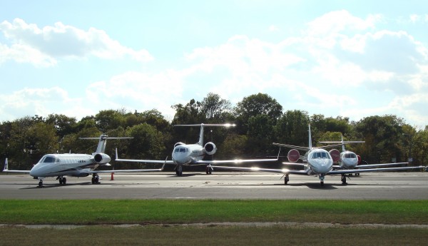 Manassas, airport, fuel, planes, fly
