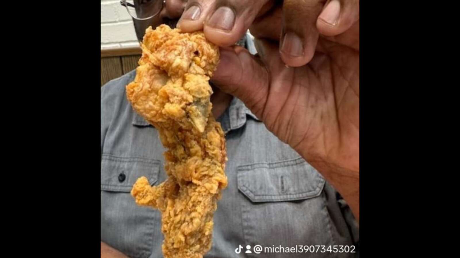 fried chicken from popeyes, merry christmas! : r/pics