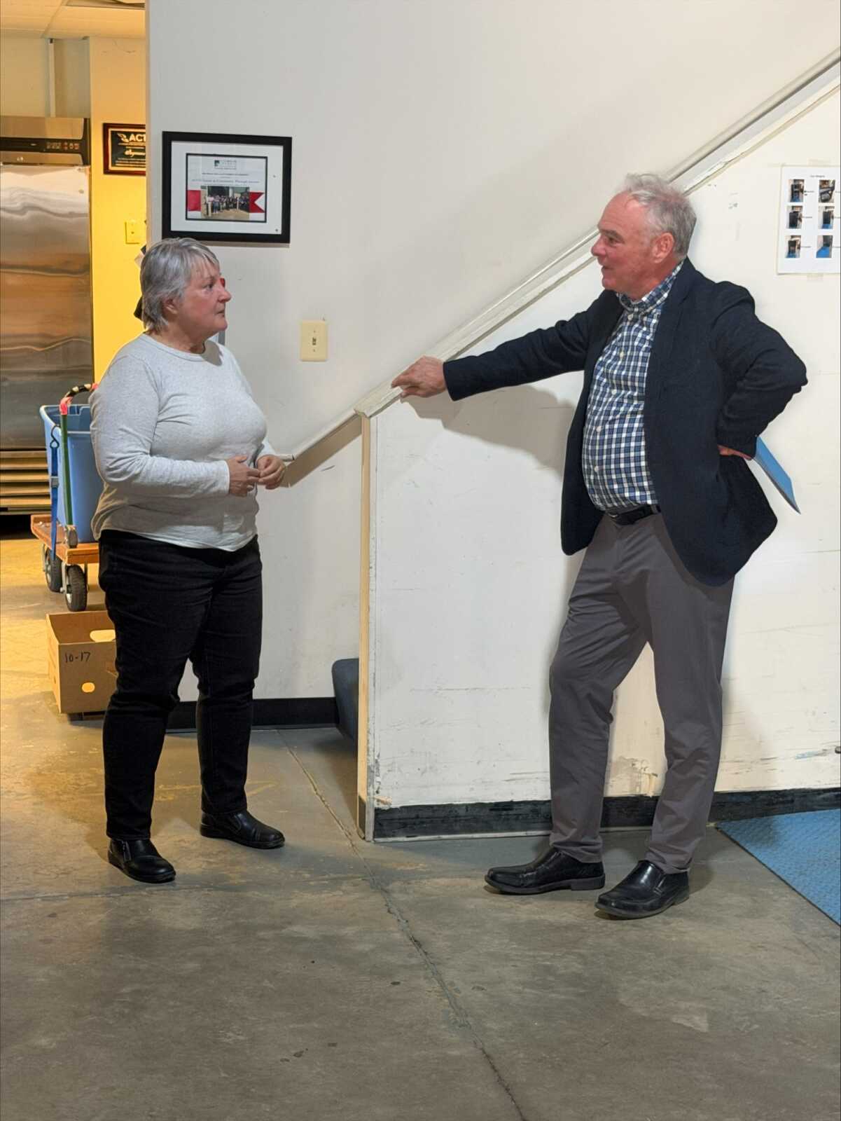 Sen. Tim Kaine talks with an ACTS staff member