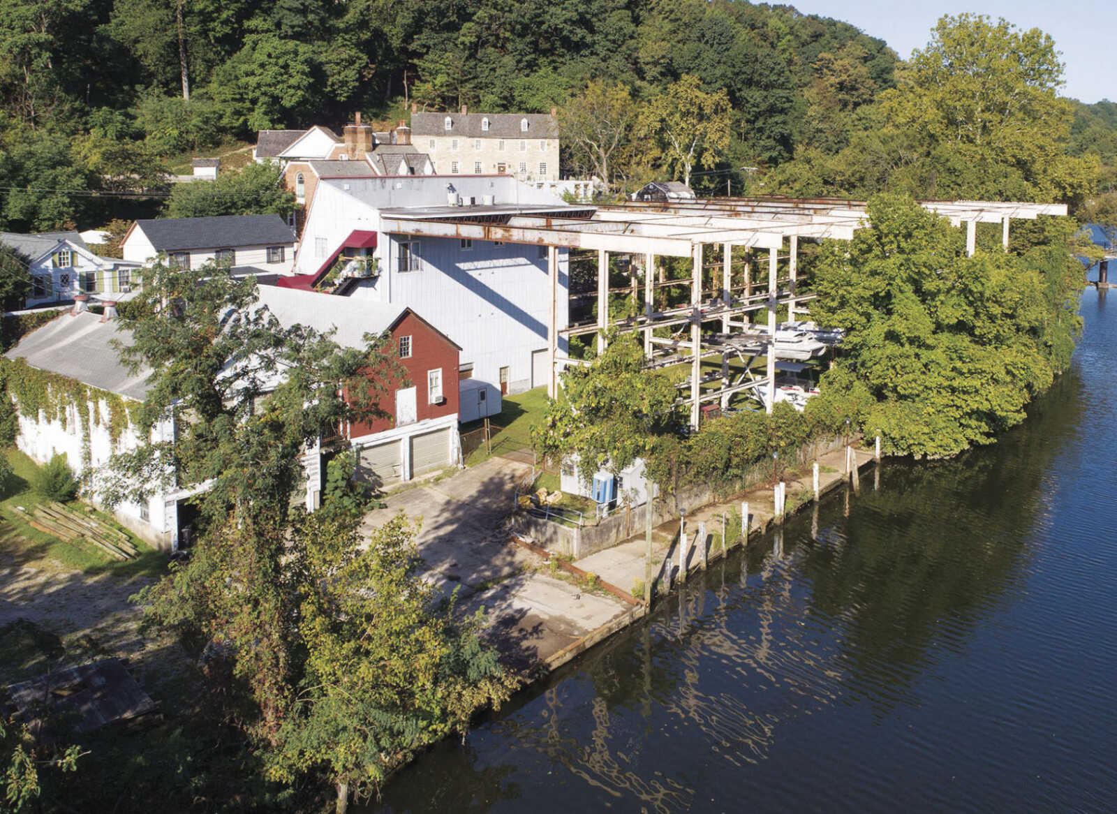 Metal drydock structure at 411 Mill Street in Occoquan