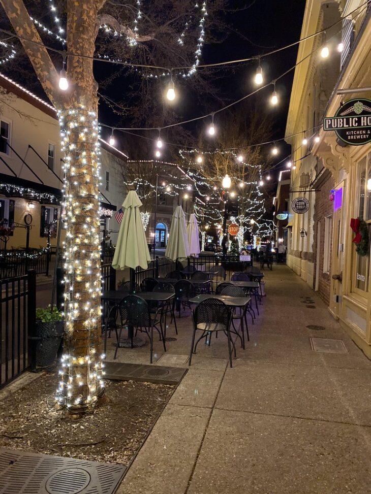Holiday lights in downtown Manassas